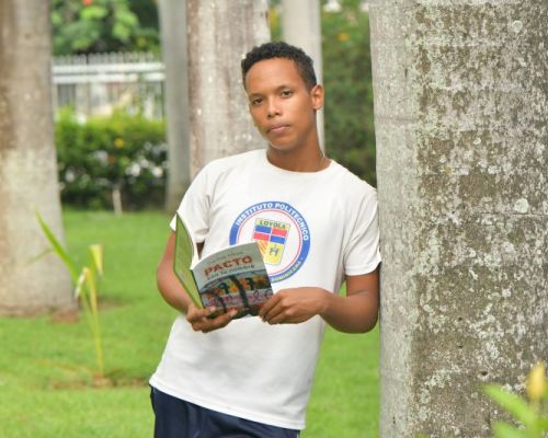 Darihel Mesa, un poeta enamorado que se disputa entre las matemáticas y la literatura