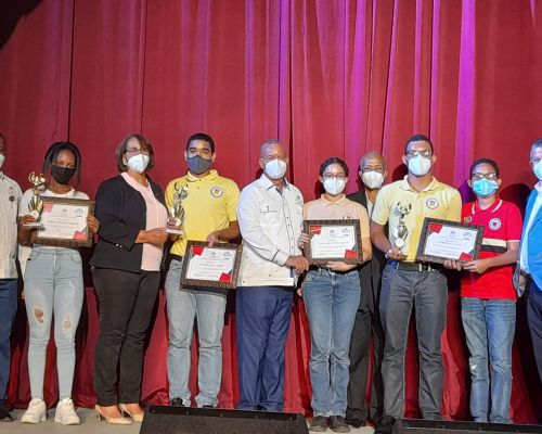 Estudiantes del IPL ganan en la Olimpiada Nacional de Ciencias Naturales