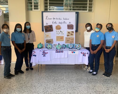 Estudiantes del Nivel Secundario realizan exposición artística “Líneas que cuentan historia”